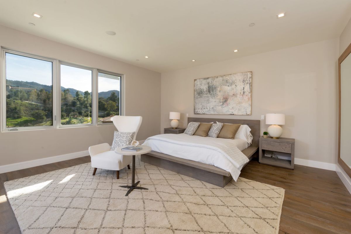 California-House-with-Exceptional-Design-at-Agoura-for-Sale-13