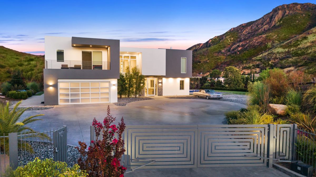 California-House-with-Exceptional-Design-at-Agoura-for-Sale-2