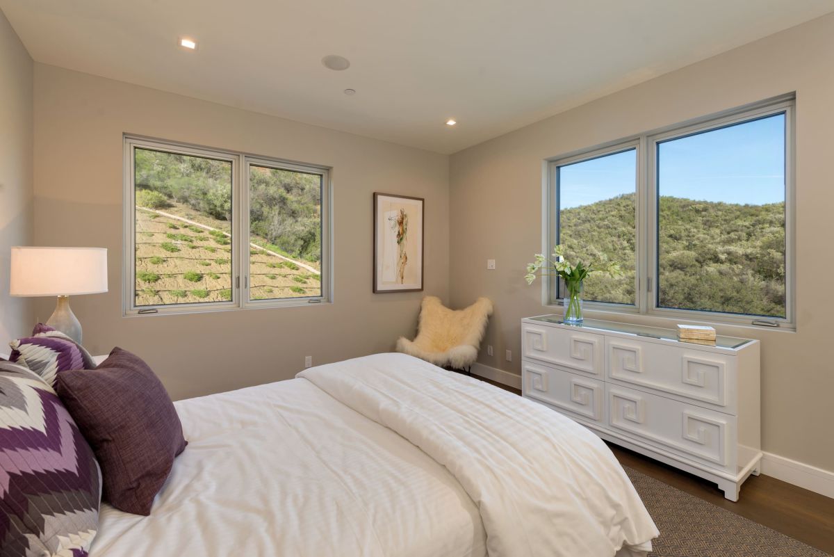 California-House-with-Exceptional-Design-at-Agoura-for-Sale-21