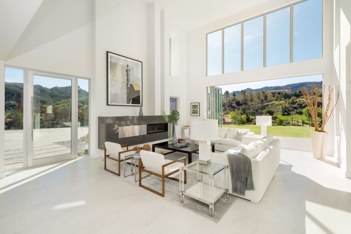 California-House-with-Exceptional-Design-at-Agoura-for-Sale-25