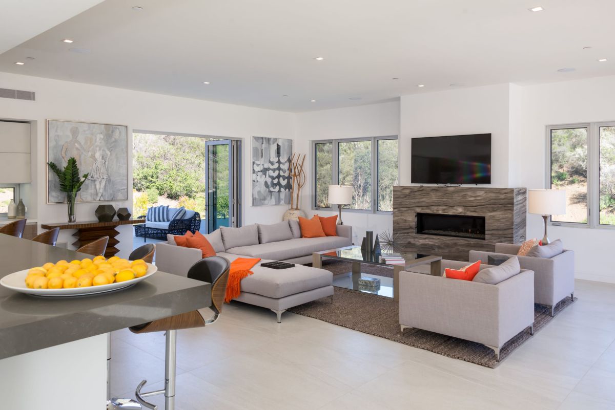 California-House-with-Exceptional-Design-at-Agoura-for-Sale-33