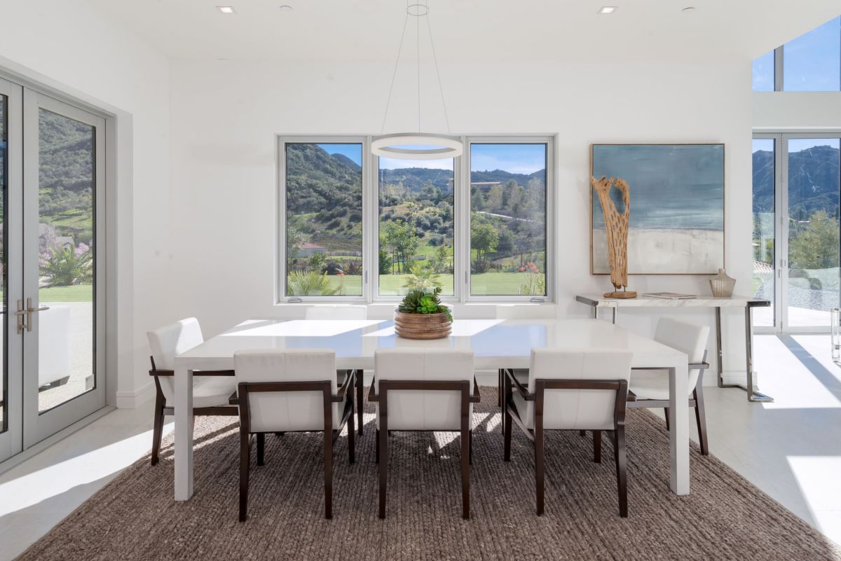 California-House-with-Exceptional-Design-at-Agoura-for-Sale-36