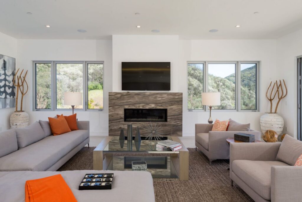 California House with Exceptional Design in Agoura for Sale