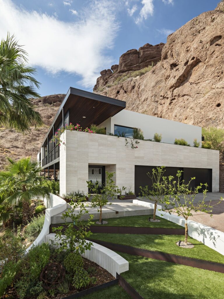 Camelback Mountain Residence in Phoenix, Arizona by The Ranch Mine