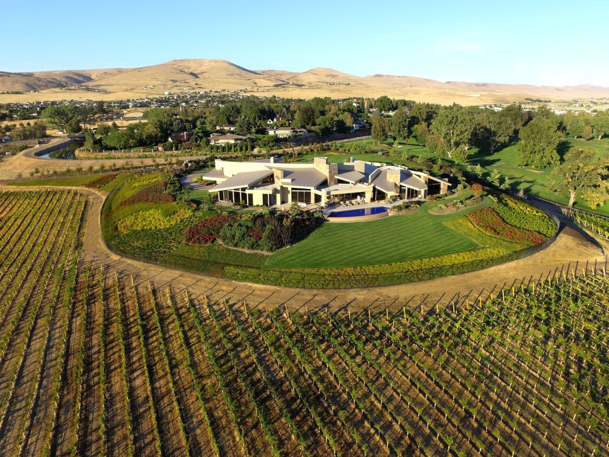 Cascades-Vineyard-Estate-in-Napa-California-by-Guy-Dreier-Designs-2