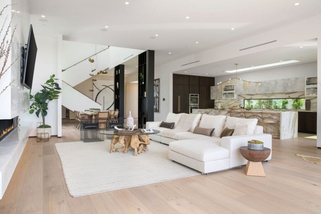 Contemporary Style Home in Los Angeles for Sale