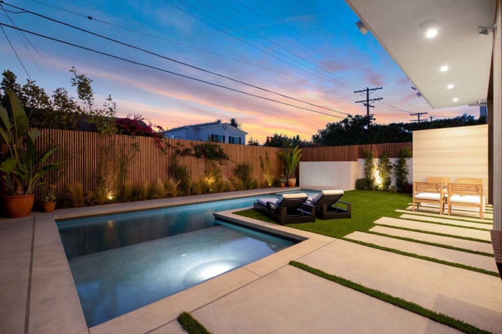 Contemporary Style Home in Los Angeles for Sale