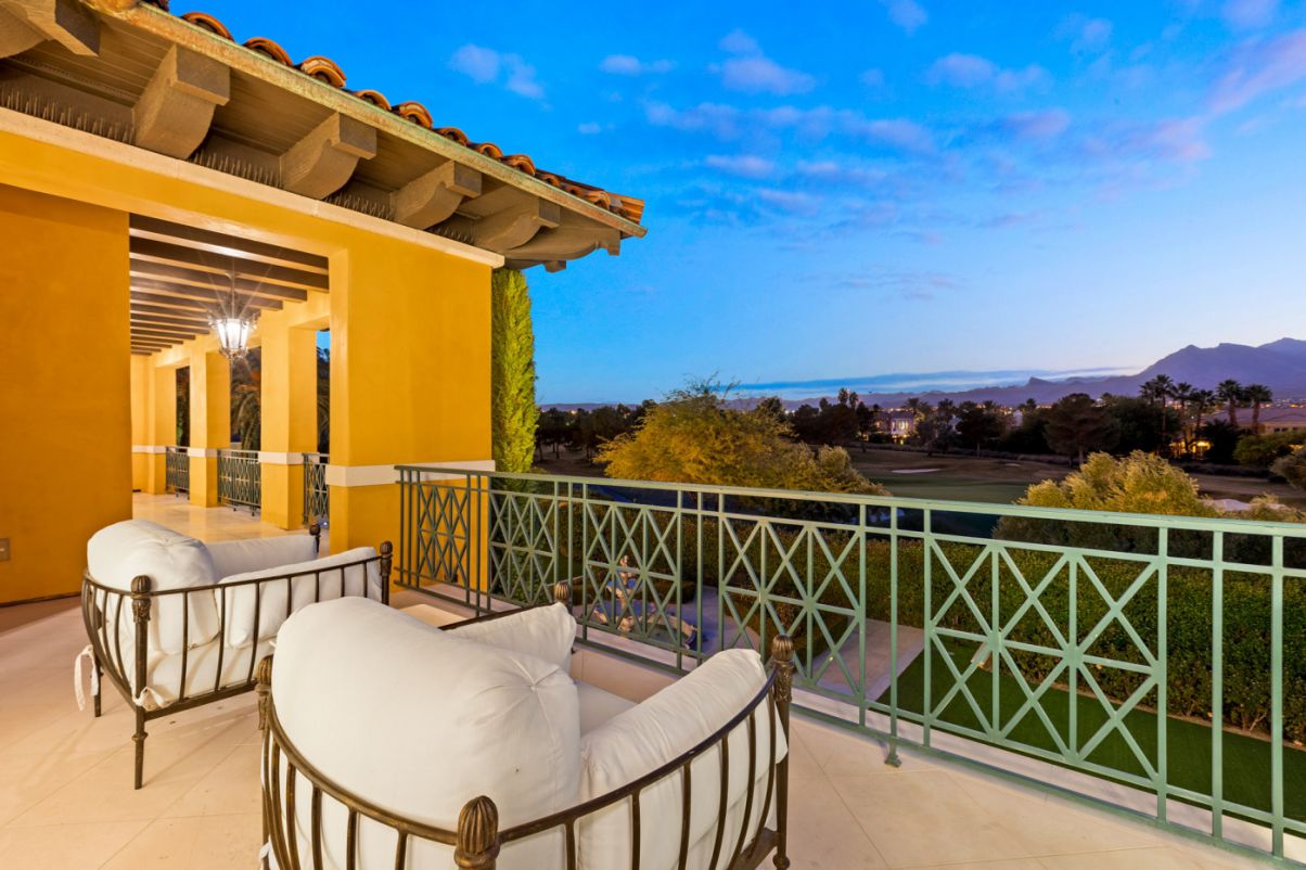 Elegent-and-Timeless-European-Villa-in-Las-Vegas-for-Sale-22