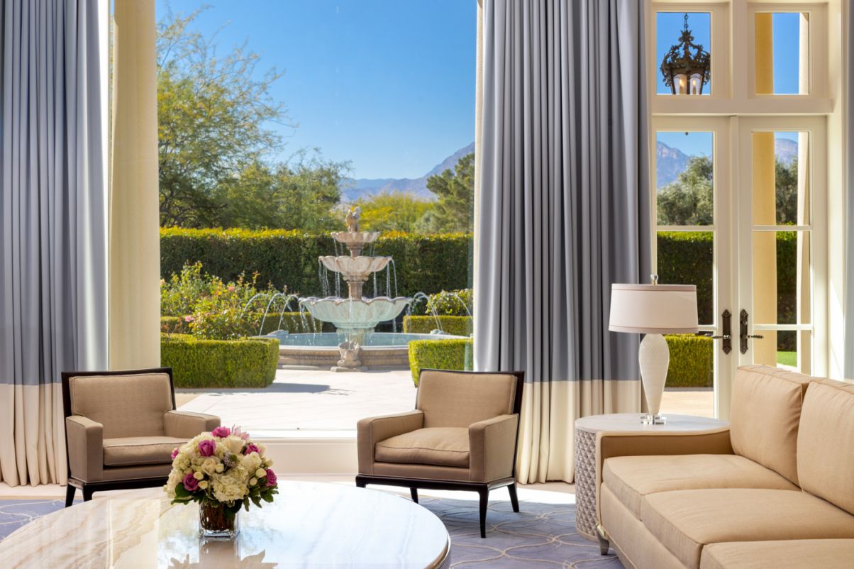 Elegent-and-Timeless-European-Villa-in-Las-Vegas-for-Sale-36