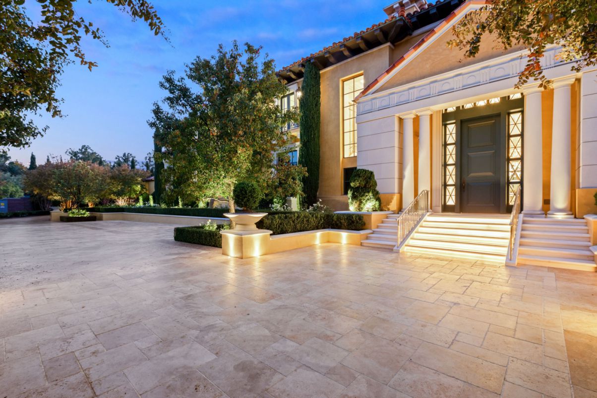 Elegent-and-Timeless-European-Villa-in-Las-Vegas-for-Sale-37