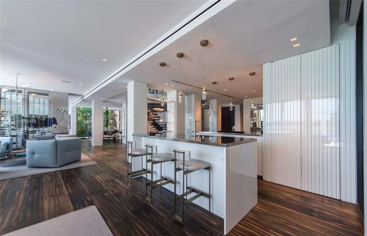 Exceptional-Miami-Beach-House-on-Rivo-Alto-Island-17