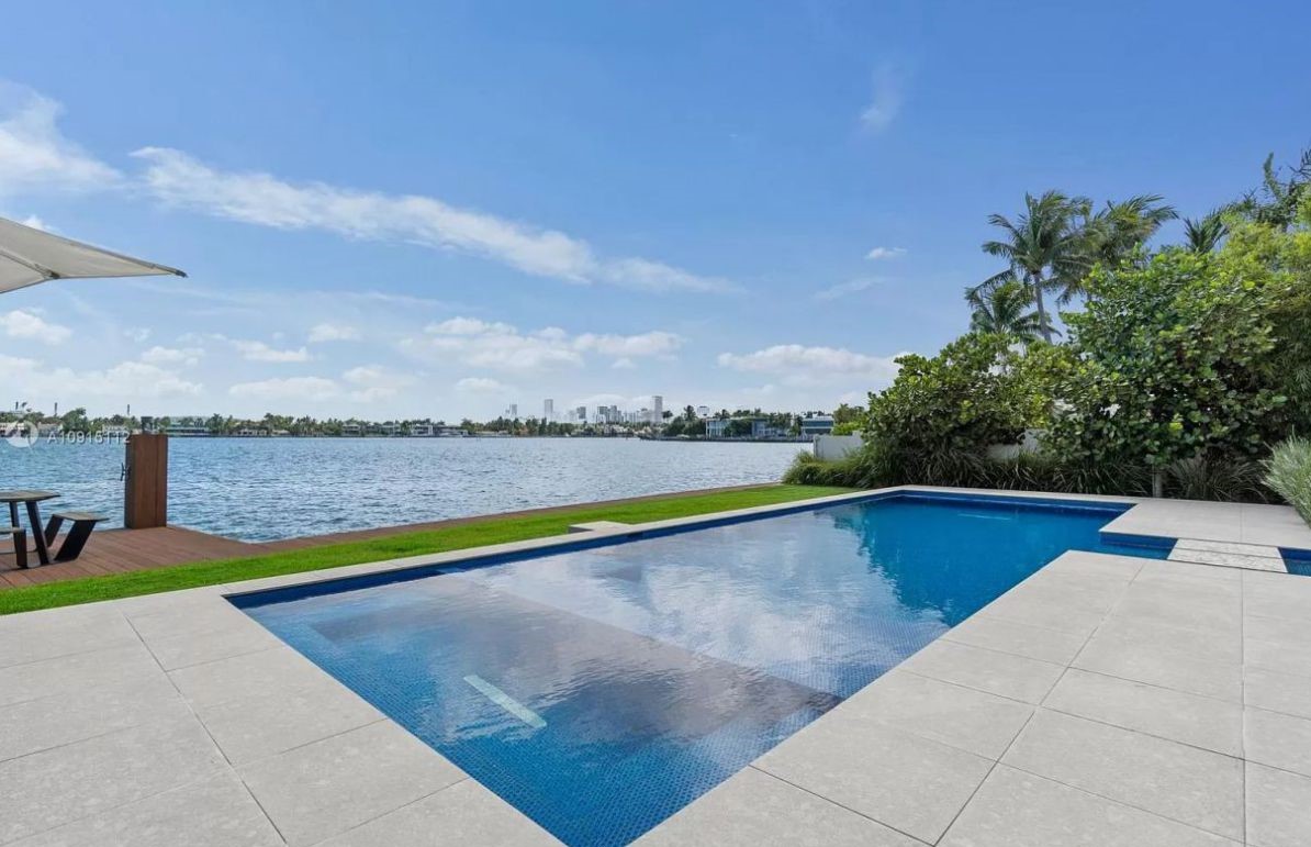 Exceptional-Miami-Beach-House-on-Rivo-Alto-Island-23