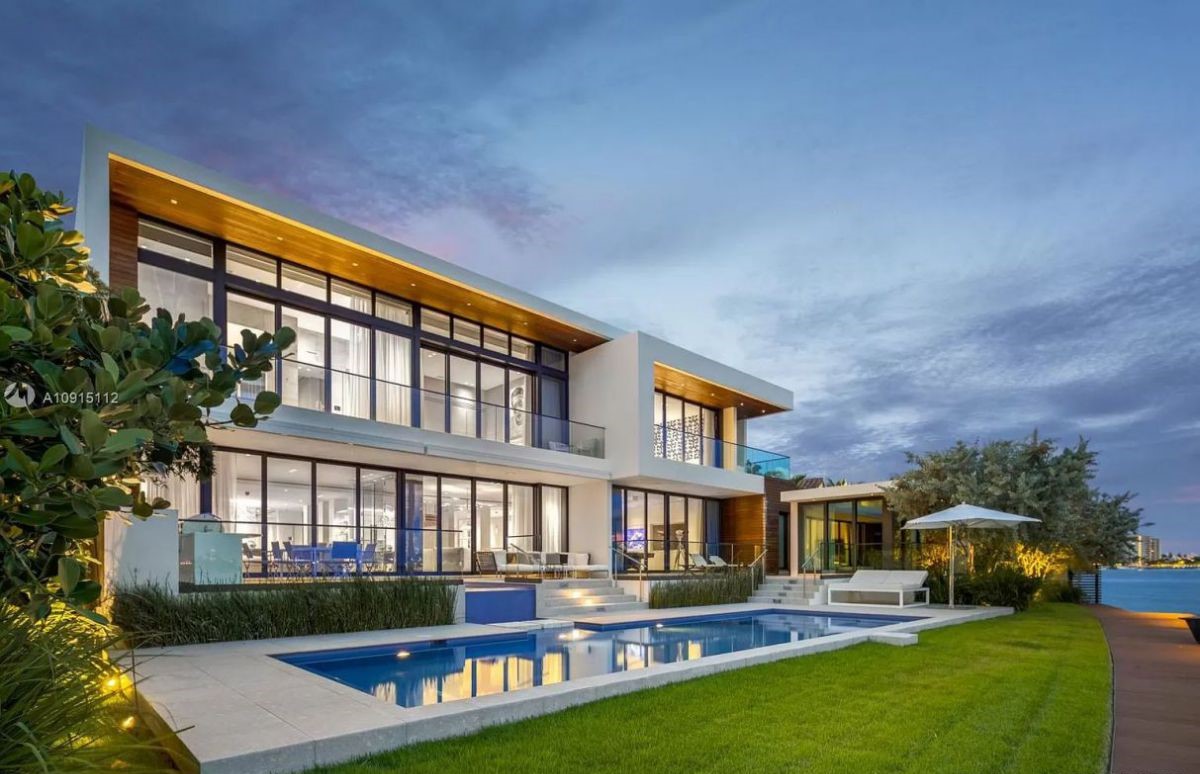 Exceptional-Miami-Beach-House-on-Rivo-Alto-Island-26