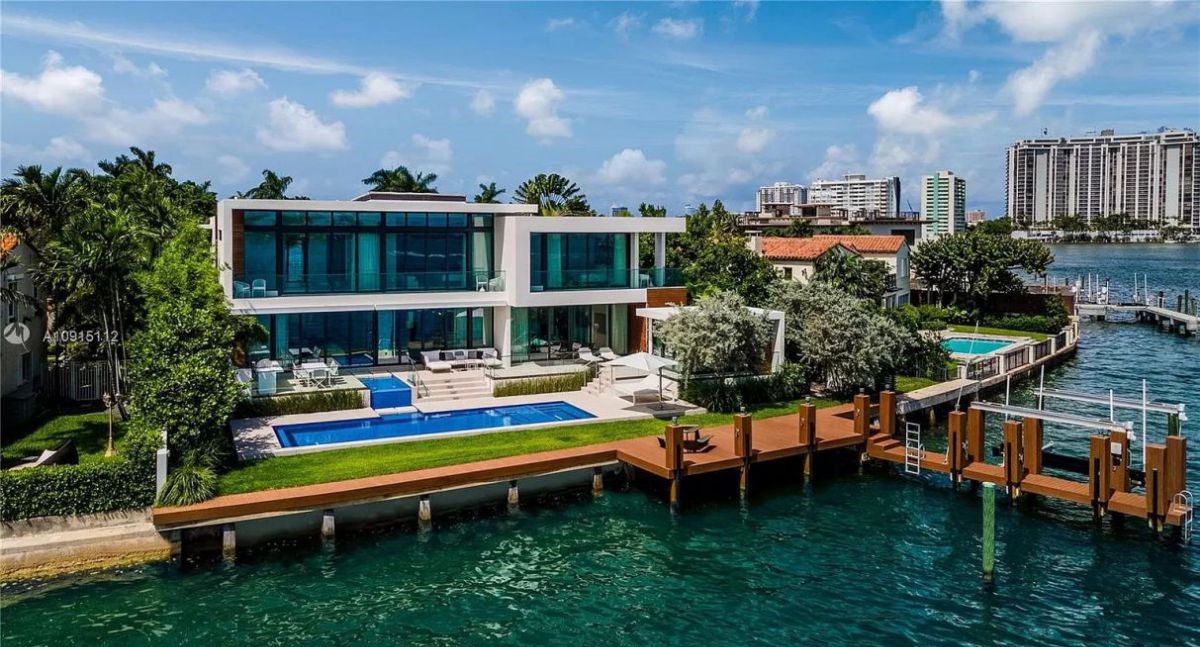 Exceptional-Miami-Beach-House-on-Rivo-Alto-Island-27