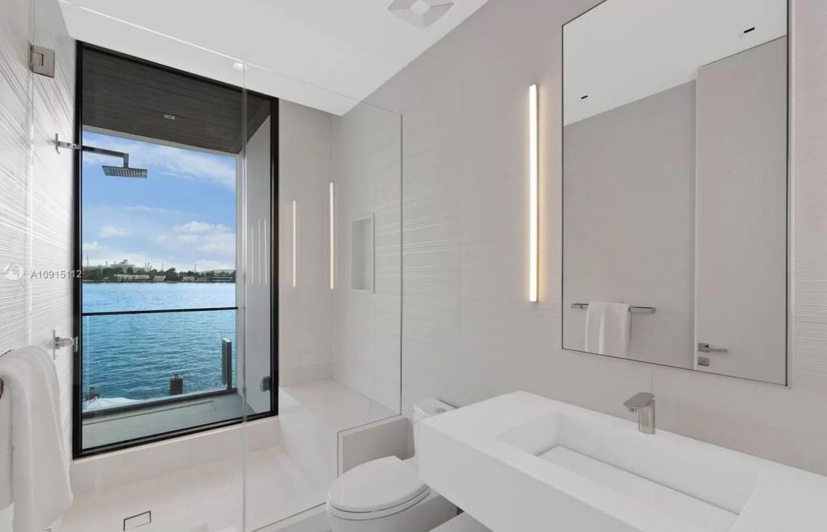 Exceptional-Miami-Beach-House-on-Rivo-Alto-Island-31