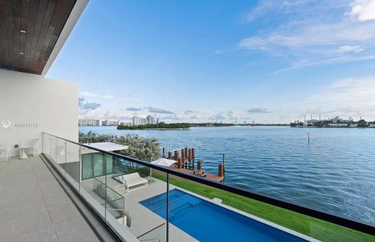 Exceptional-Miami-Beach-House-on-Rivo-Alto-Island-6