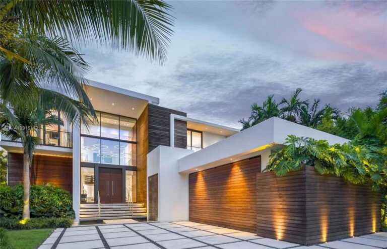 Sleek Miami Beach House on Rivo Alto Island with Stunning Skyline Views and Luxurious Amenities