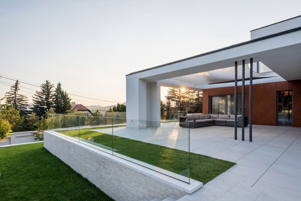 Exceptional Modern Villa SzE in Hungary by Tóth Project