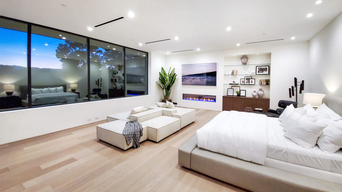 Exquisite-Los-Angeles-Modern-House-215-N-Saltair-Ave-15