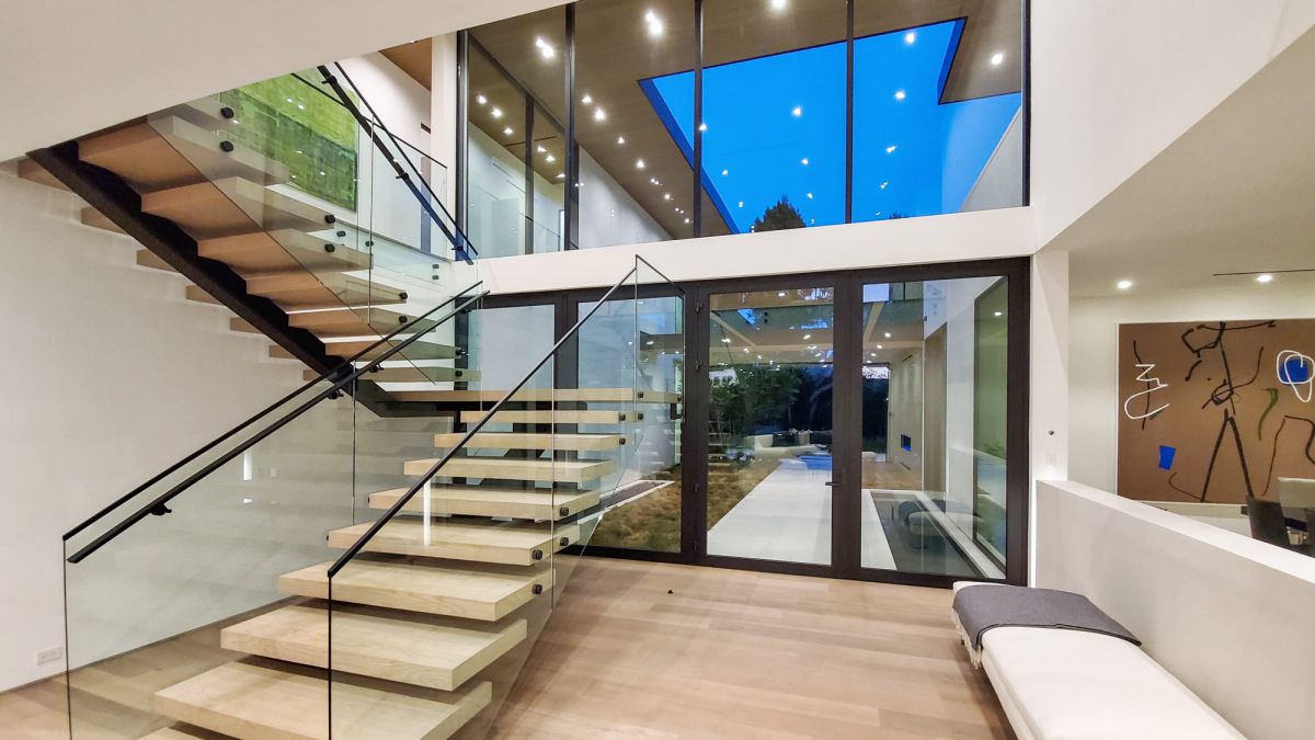 Exquisite-Los-Angeles-Modern-House-215-N-Saltair-Ave-16
