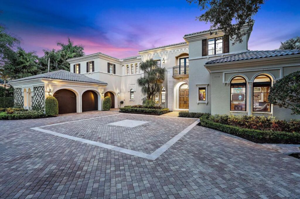 Exquisitely Renovated Estate in Palm Beach Gardens for Sale