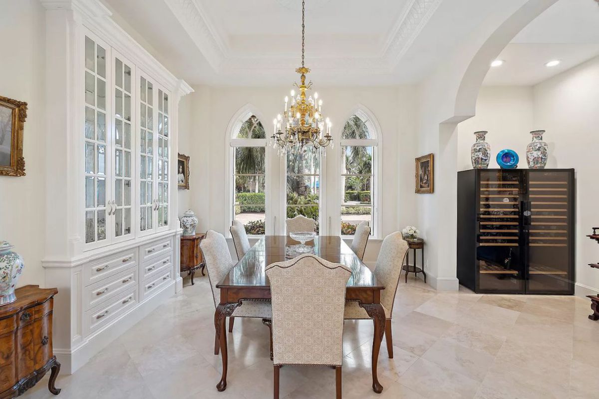 Exquisitely-Renovated-Estate-in-Palm-Beach-Gardens-for-Sale-26