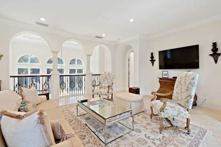 Exquisitely Renovated Estate in Palm Beach Gardens for Sale 3.9 Million