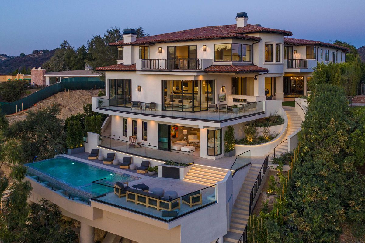 Extraordinary-Inconic-Bel-Air-Mansion-returns-Market-for-15.3-Million-10