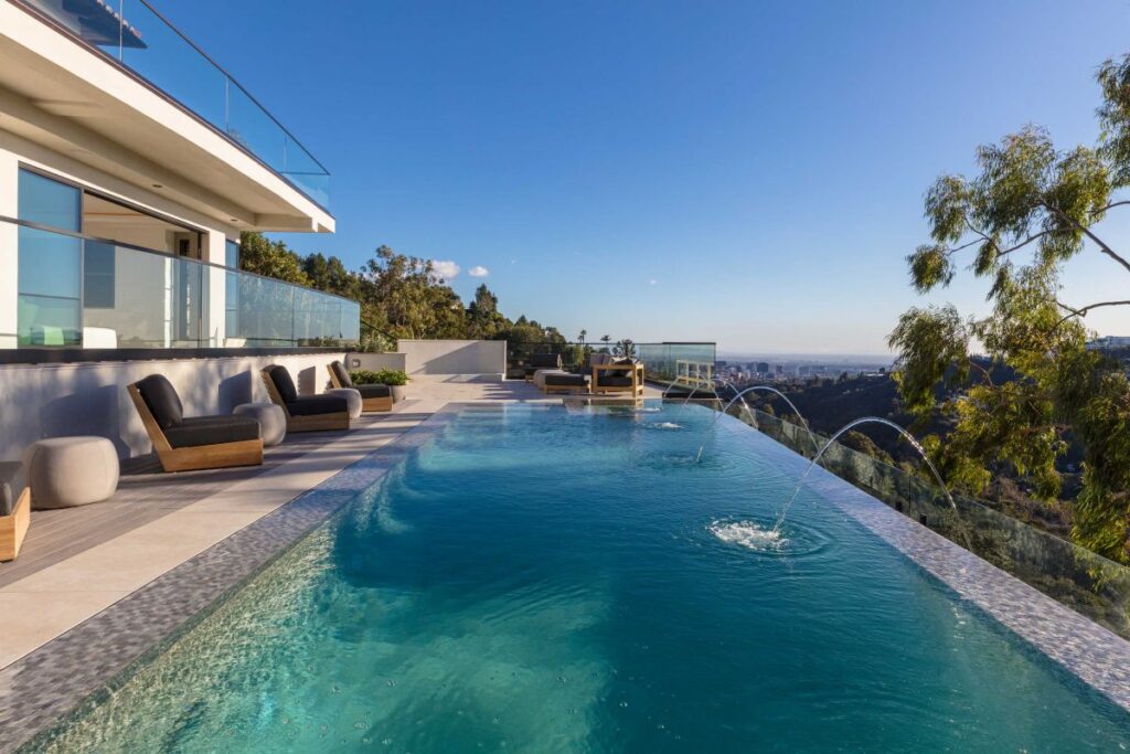 Extraordinary Inconic Bel Air Mansion returns Market