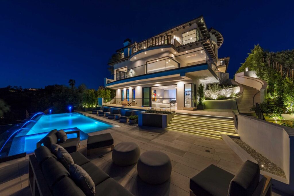 Extraordinary Inconic Bel Air Mansion returns Market