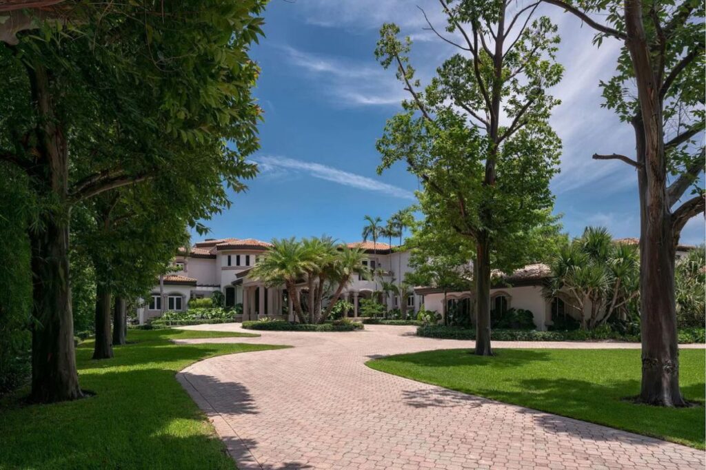 Florida Transitional House on Tahiti Beach Island