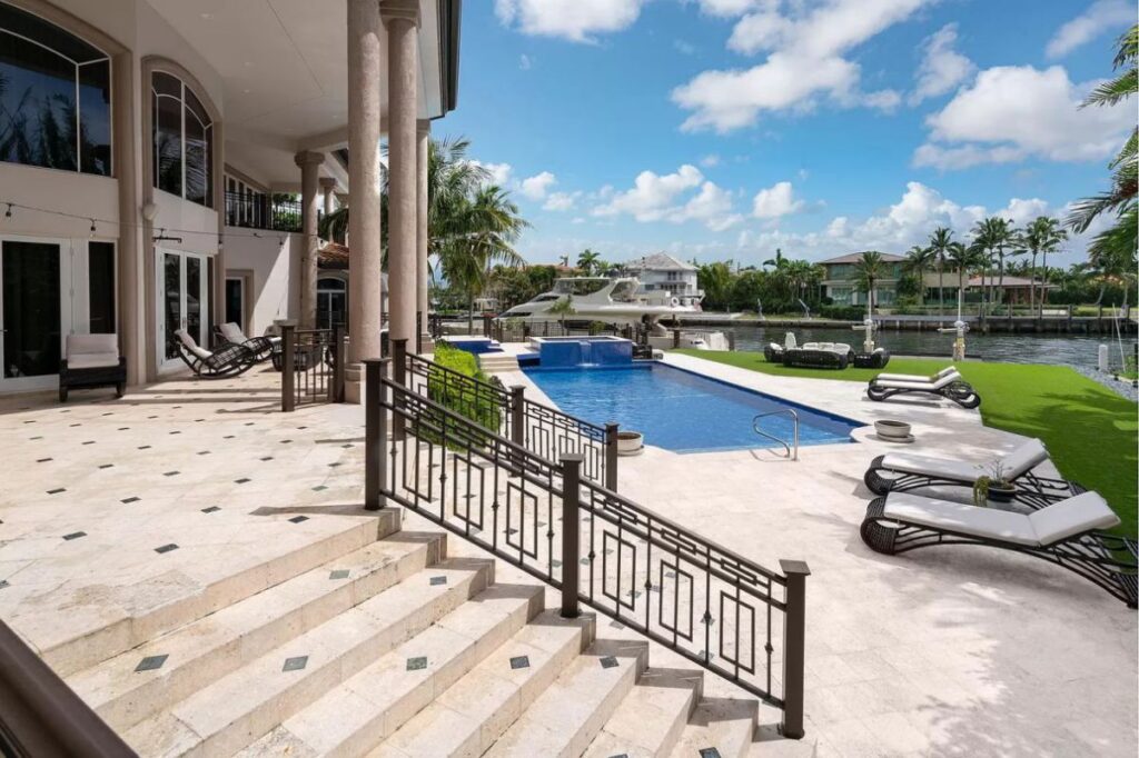 Florida Transitional House on Tahiti Beach Island