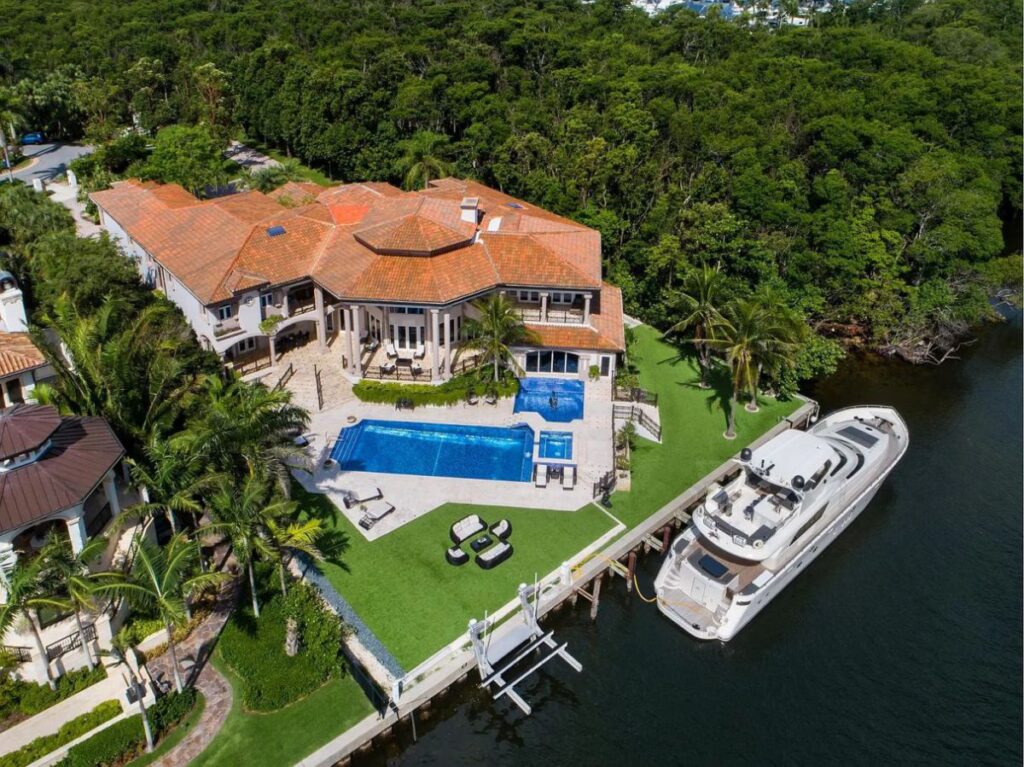 Florida Transitional House on Tahiti Beach Island