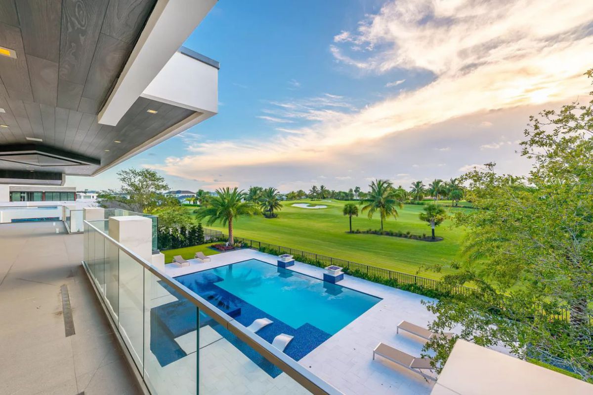 Fort-Lauderdale-Custom-Built-Modern-Home-hits-Market-12