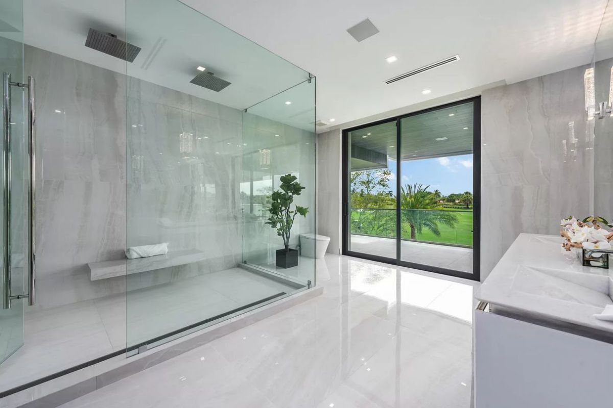 Fort-Lauderdale-Custom-Built-Modern-Home-hits-Market-26