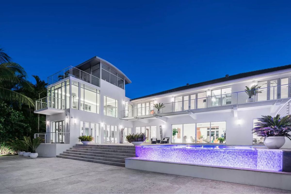 Fully-Renovated-House-in-Miami-Beach-for-Sale-at-16.9-Million-1