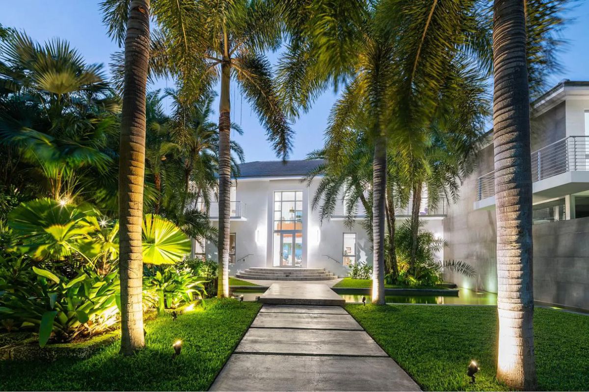 Fully-Renovated-House-in-Miami-Beach-for-Sale-at-16.9-Million-3