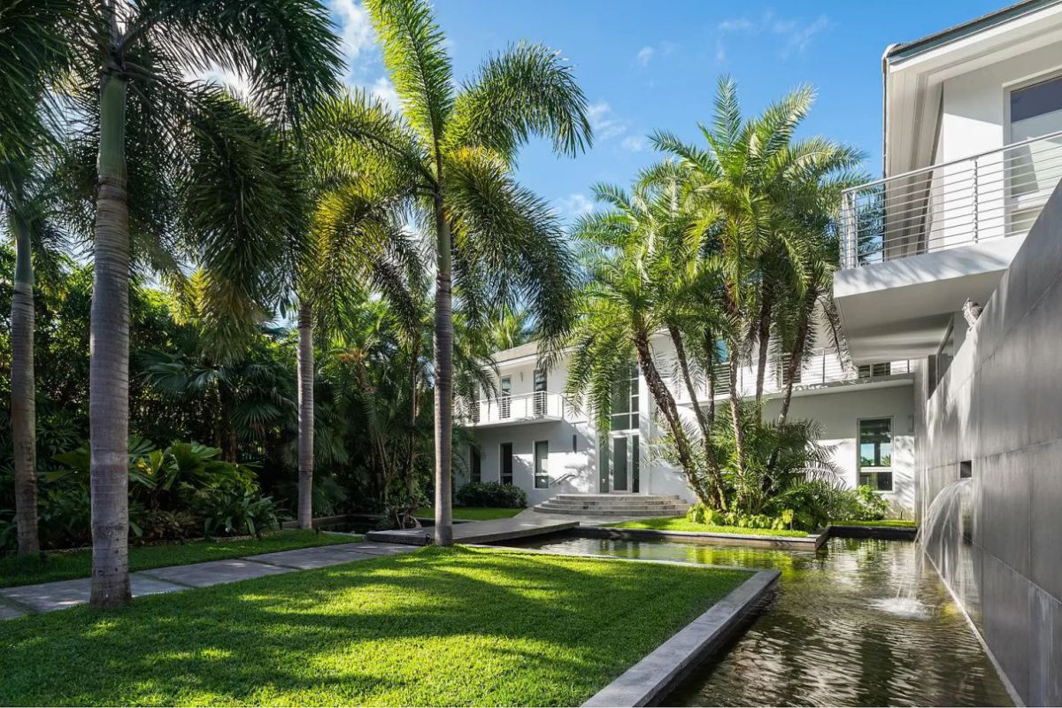 Fully-Renovated-House-in-Miami-Beach-for-Sale-at-16.9-Million-7