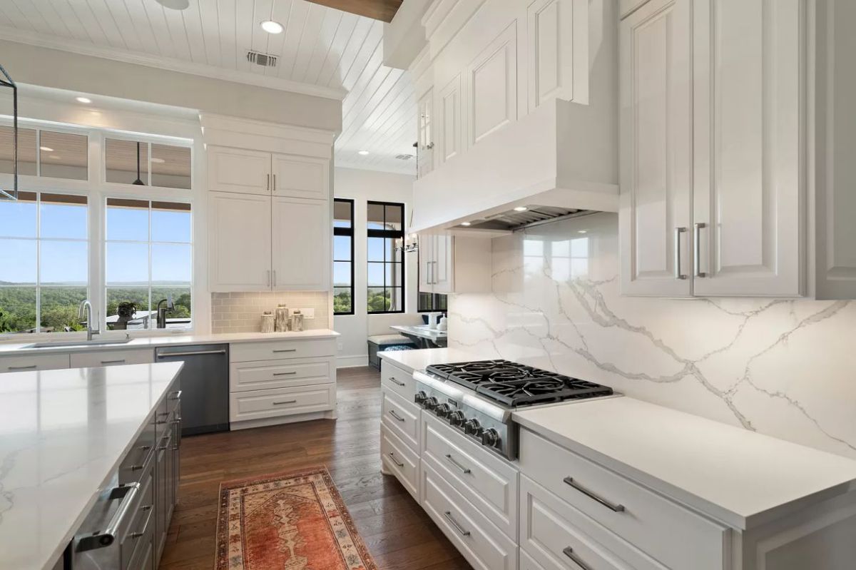 Gorgeous-Austin-Home-for-Sale-at-5-Million-in-Spanish-Oaks-Community-12