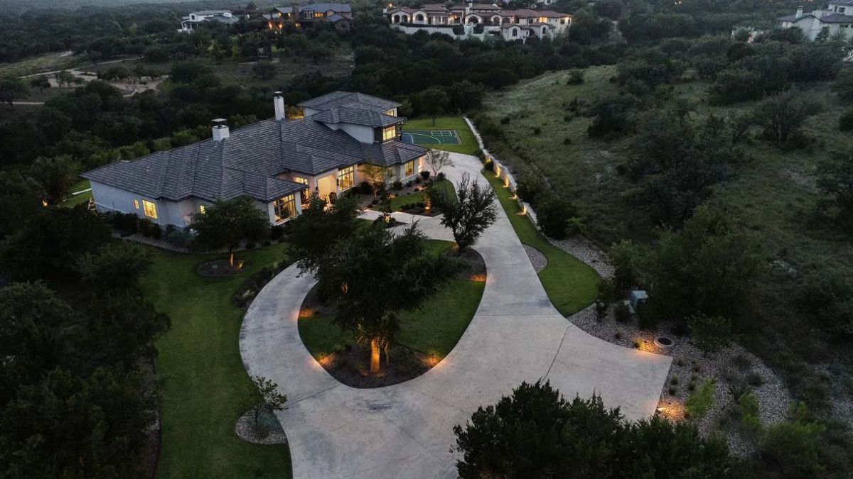 Gorgeous-Austin-Home-for-Sale-at-5-Million-in-Spanish-Oaks-Community-7