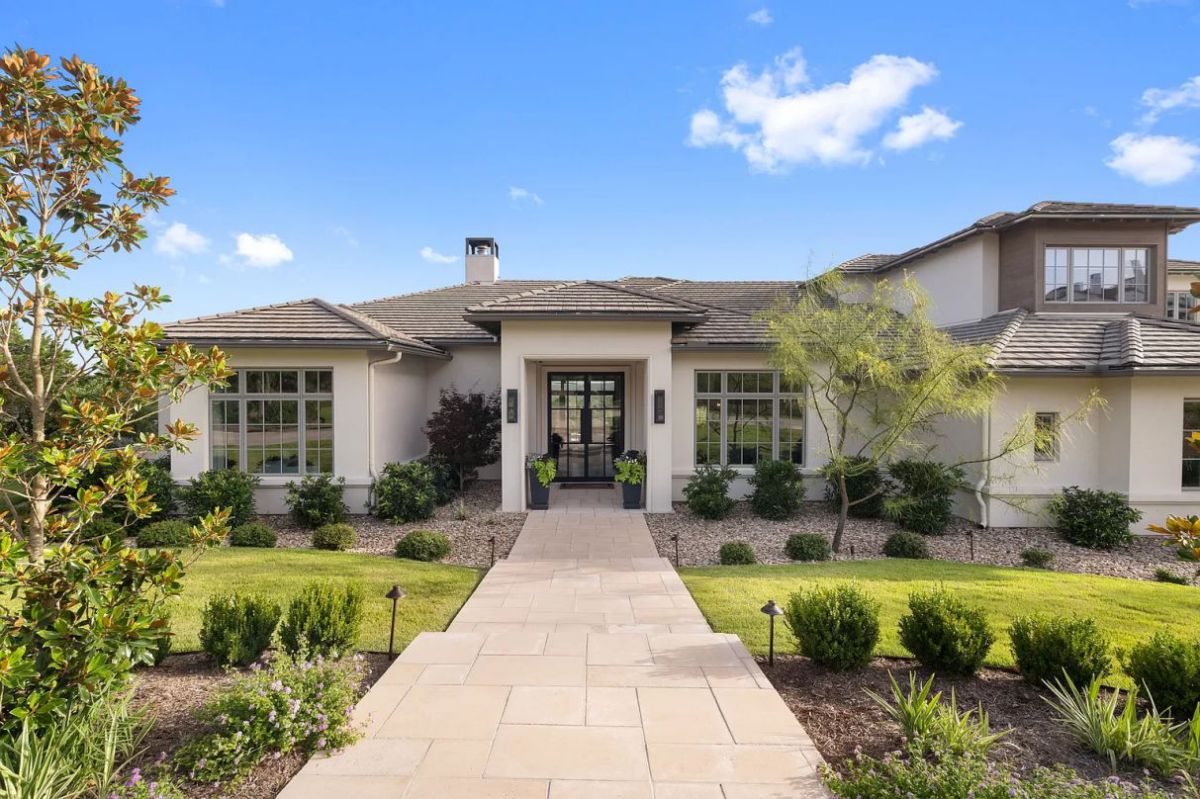 Gorgeous-Austin-Home-for-Sale-at-5-Million-in-Spanish-Oaks-Community-8