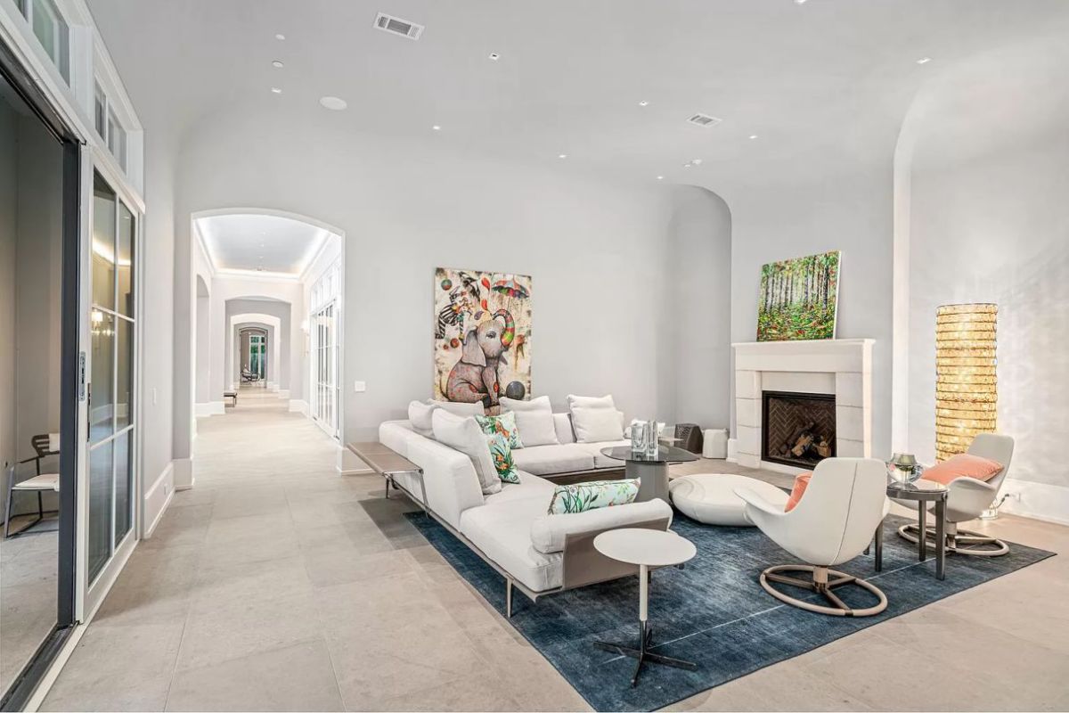 Houston-House-in-Hunters-Creek-Village-on-Market-for-5.95-Million-19