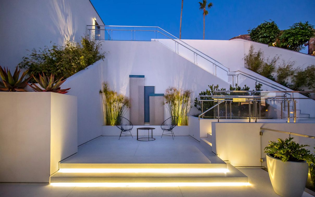 Laguna-Beach-House-in-California-by-Morris-Skenderian-Associates-10