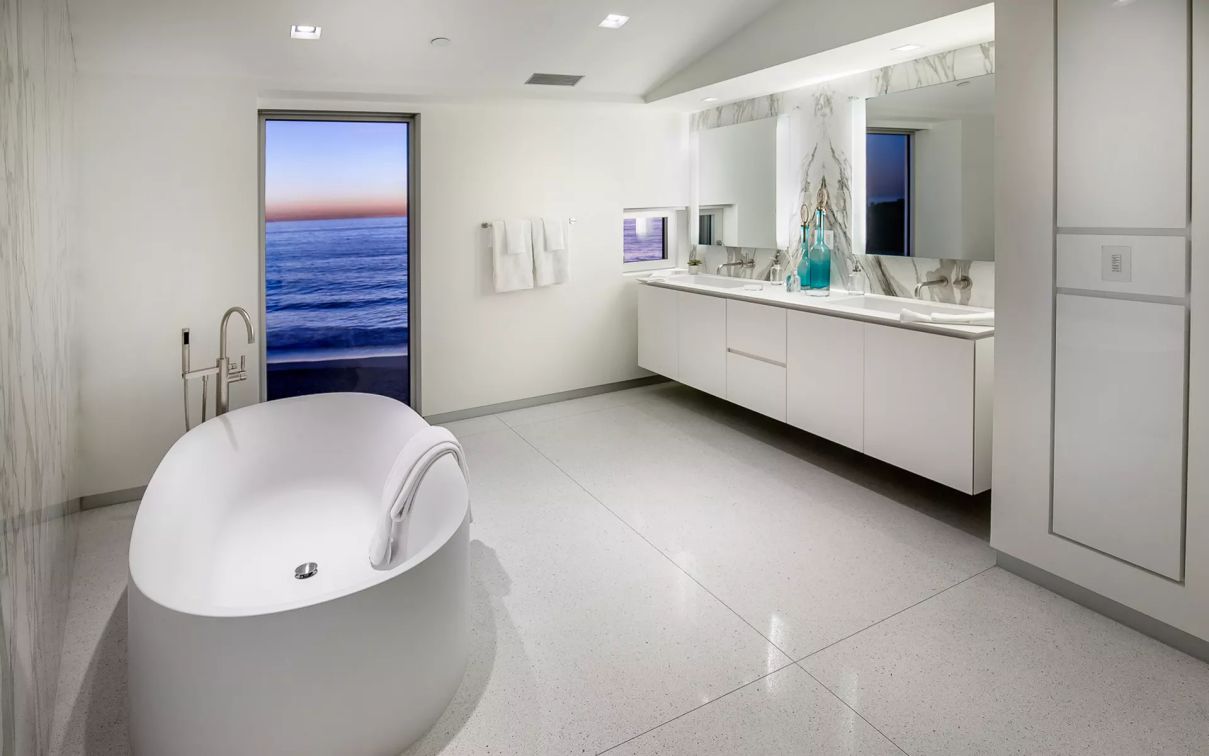 Laguna-Beach-House-in-California-by-Morris-Skenderian-Associates-22