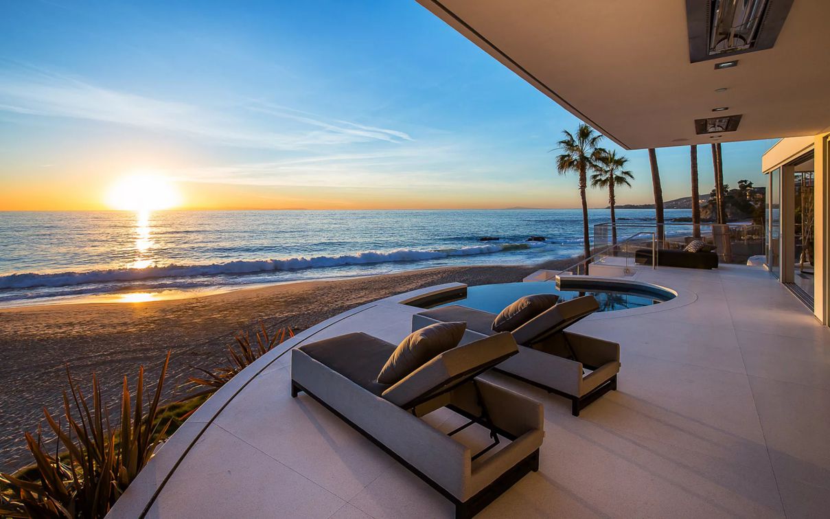 Laguna-Beach-House-in-California-by-Morris-Skenderian-Associates-24