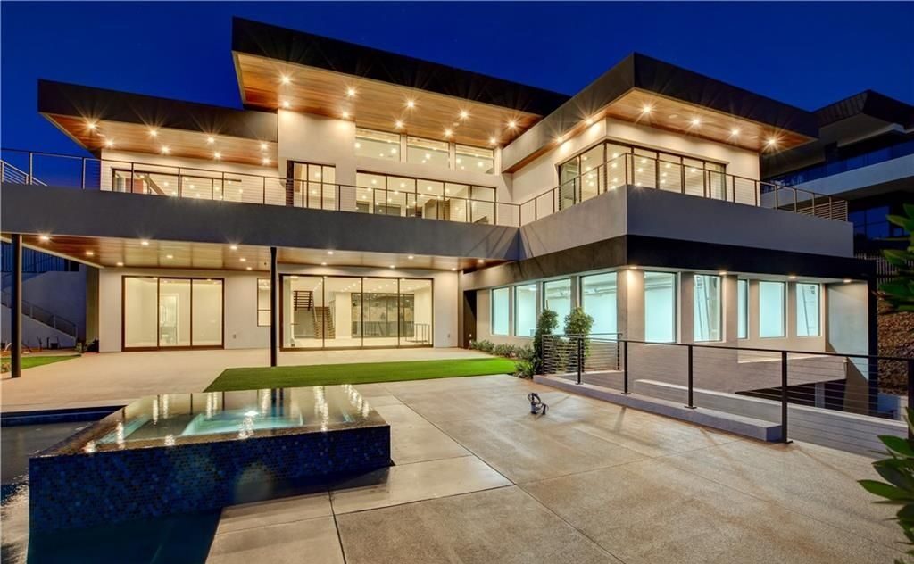 Las Vegas Luxury Home with Inspirational Views for Sale