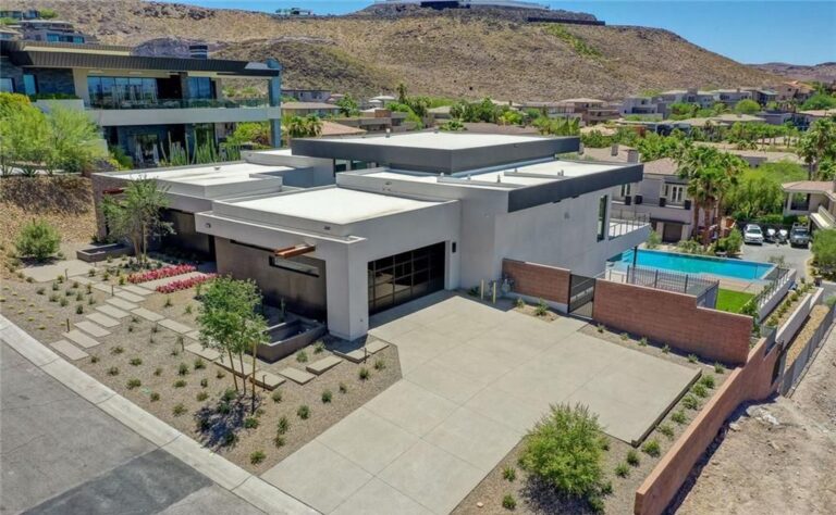 A Sleek Modern Las Vegas Luxury Home With Inspirational Views   Las Vegas Luxury Home With Inspirational Views For Sale 15 768x474 