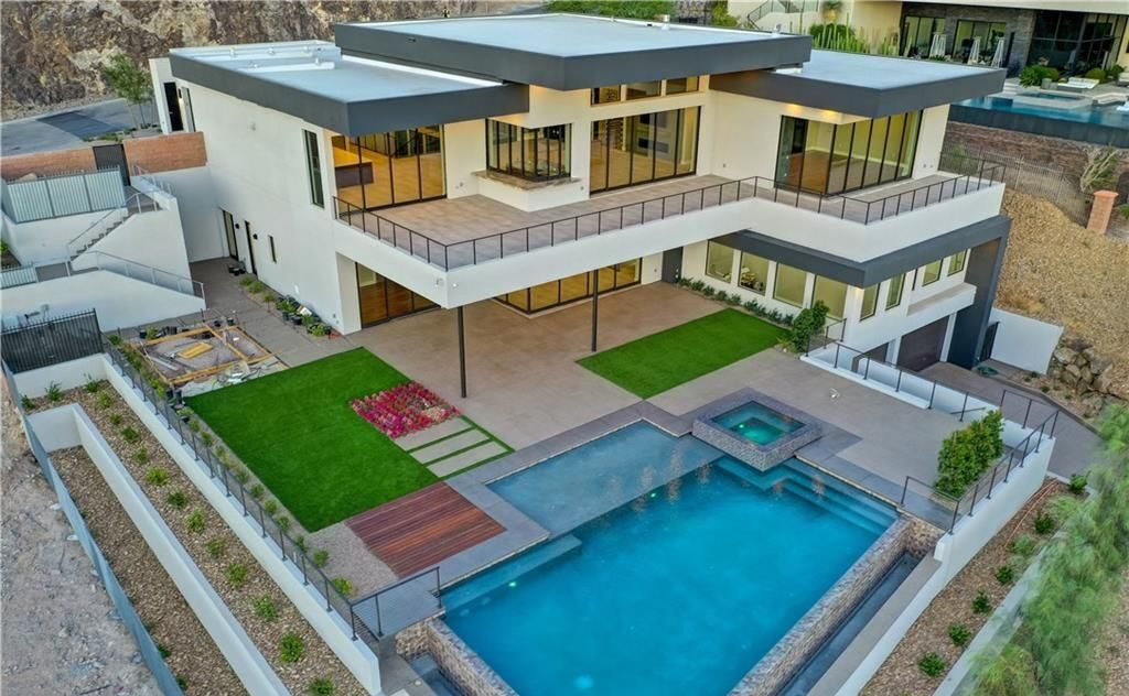 Las Vegas Luxury Home with Inspirational Views for Sale