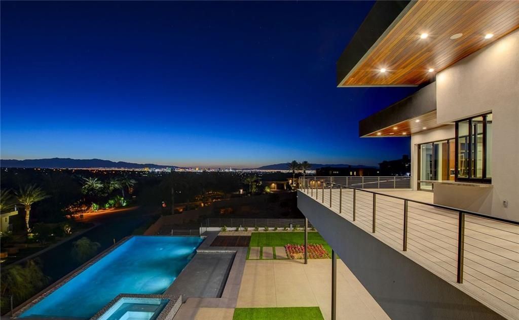 Las-Vegas-Luxury-Home-with-Inspirational-Views-for-Sale-5