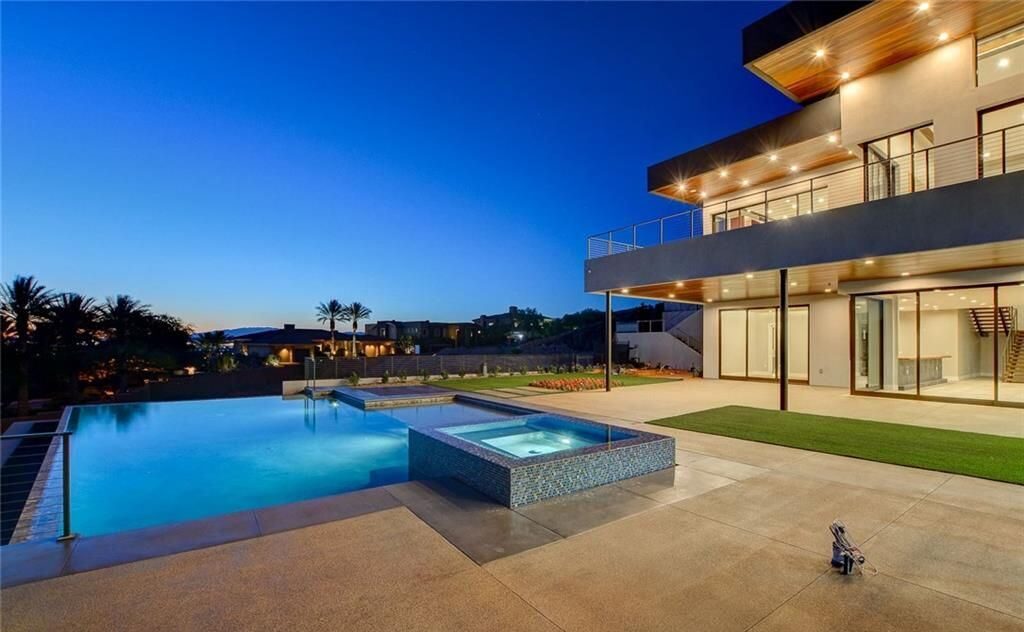 Las Vegas Luxury Home with Inspirational Views for Sale